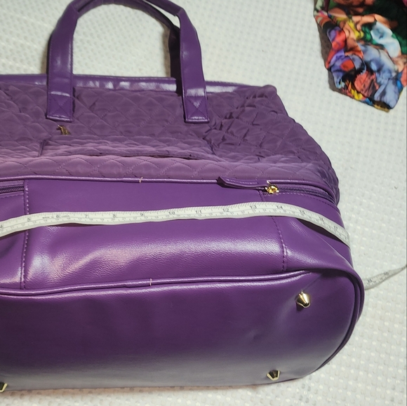 TRIFORCE EUC XL 18" CARRY ON QUILTED FRAMED OPENING WEEKENDER BAG - Picture 2 of 13